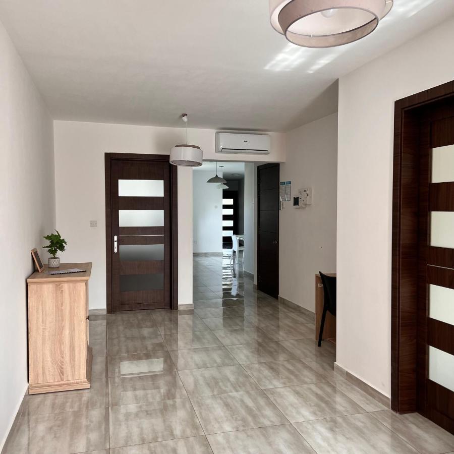 F4 Room 2, Private Room Two Single Beds Shared Bathroom Msida Exterior photo