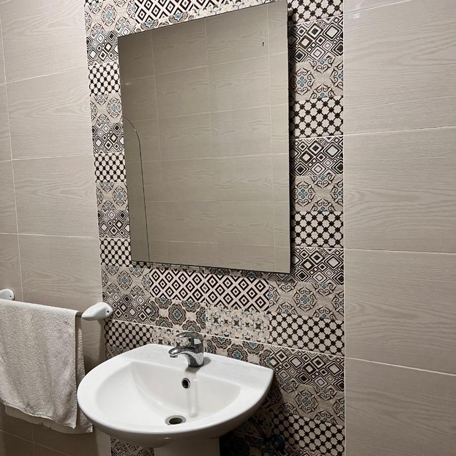 F4 Room 2, Private Room Two Single Beds Shared Bathroom Msida Exterior photo