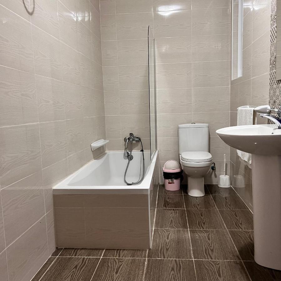 F4 Room 2, Private Room Two Single Beds Shared Bathroom Msida Exterior photo
